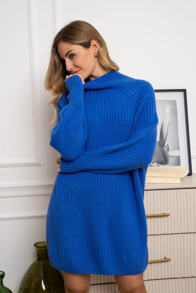 Sweater dresses/color.