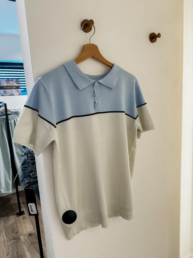 Polo light blue/cream.