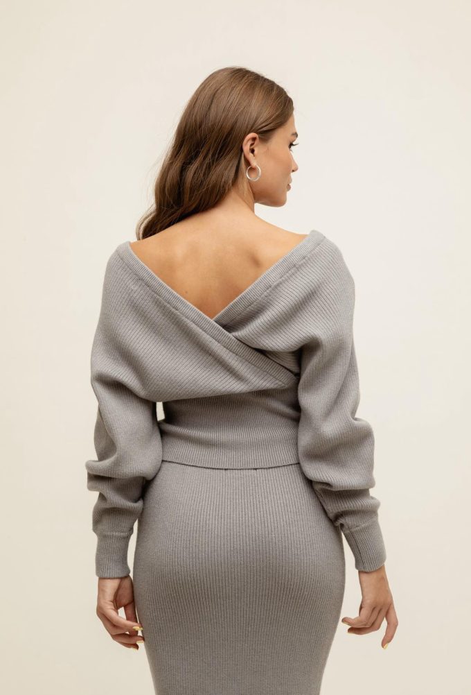 Elli knit grey.