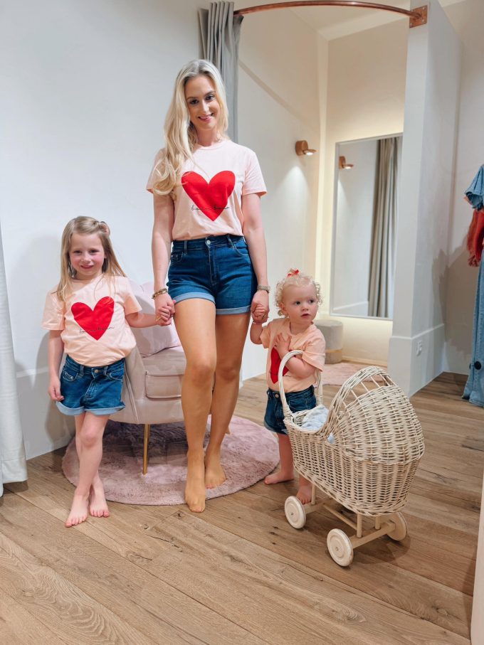 Kids jeans short heart.