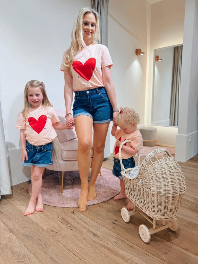 Kids jeans short heart.