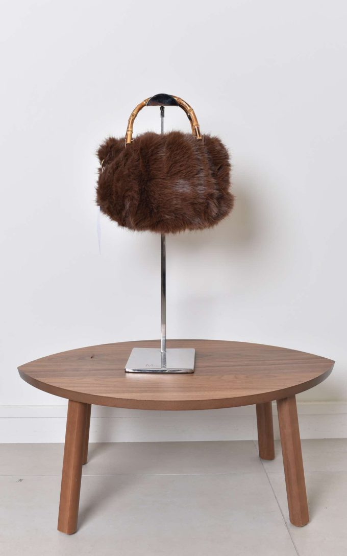 Faux fur handtasjes.