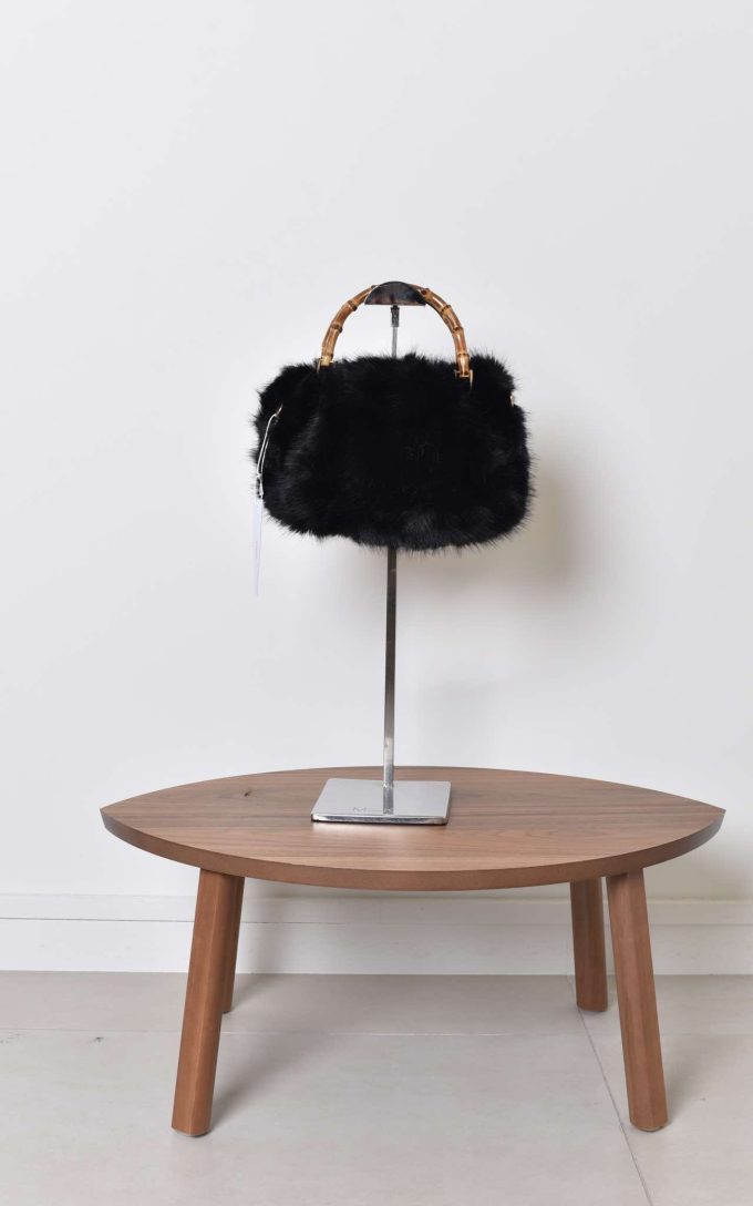 Faux fur handtasjes.