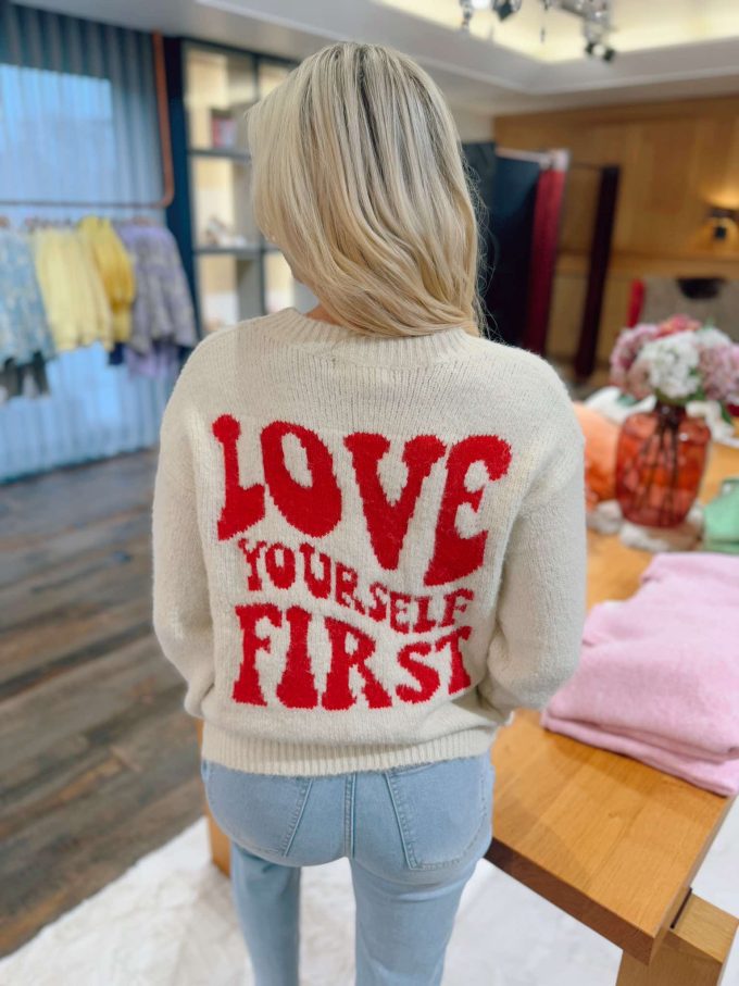 Sweater LOVE YOURSELF FIRST.