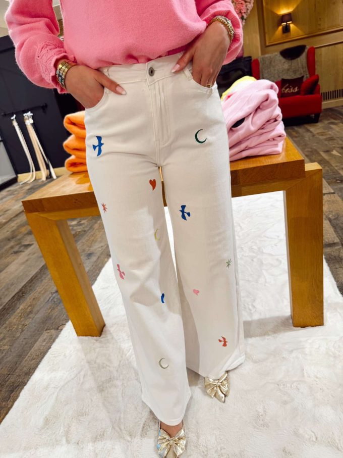 Wide leg white pants prints.