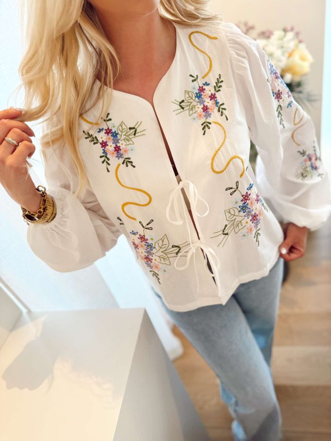Blouse/Jacket à nouer brodée.