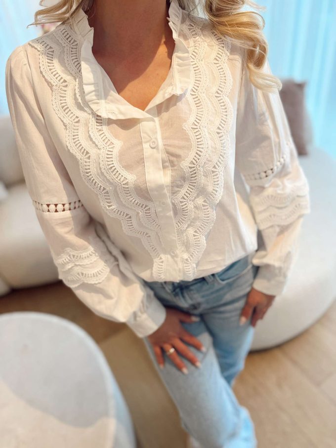 Chemise blanc/broderie.