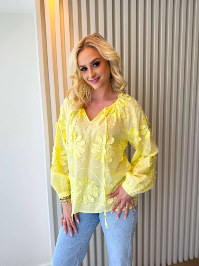 Blouse en coton fleur texturé.
