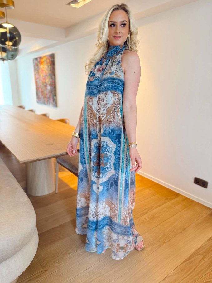 Jumpsuit print open rug.