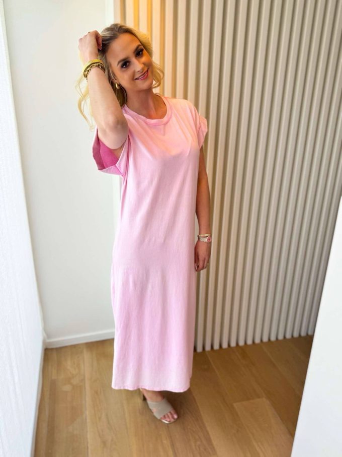 Robe t-shirt délavé.