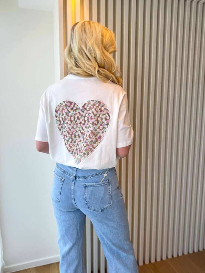 T-shirt print heart.
