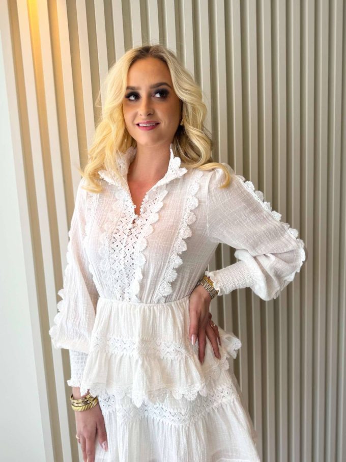 White dress kant.