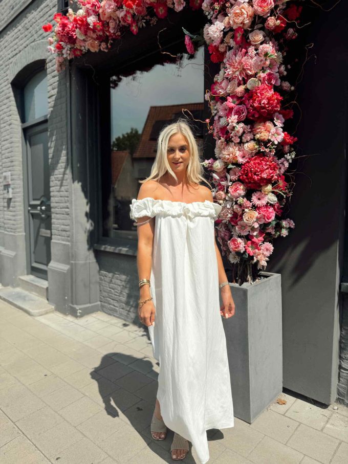 Ecru busté dress.