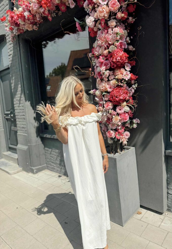 Ecru busté dress.
