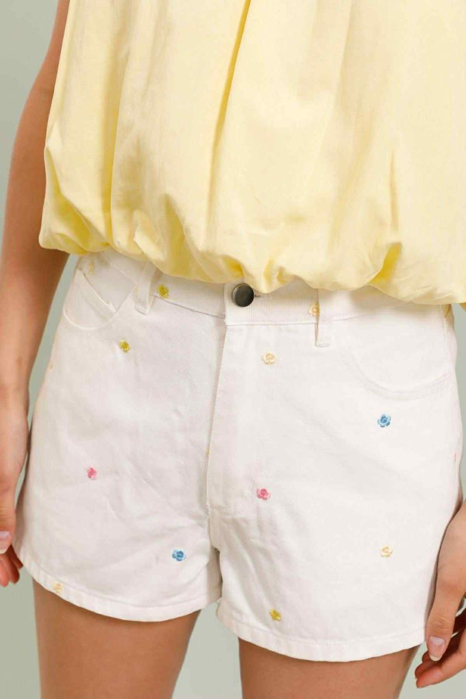 Jeans short bloempjes.