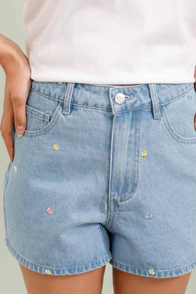 Jeans short bloempjes.