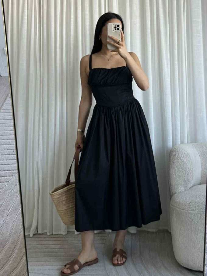 Midi poplin dress.
