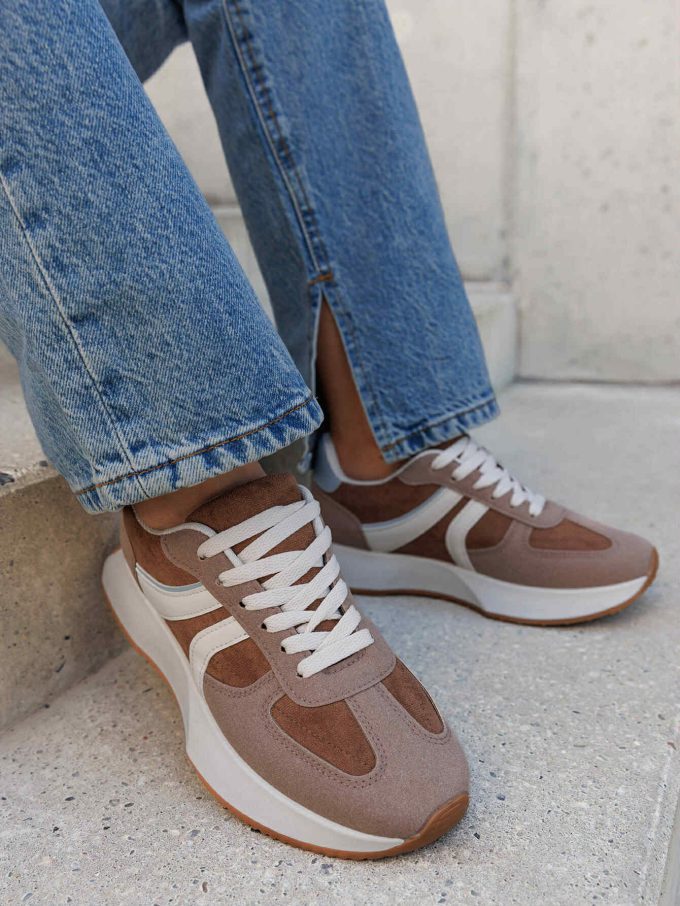 Camel sneaker with bleu accents.