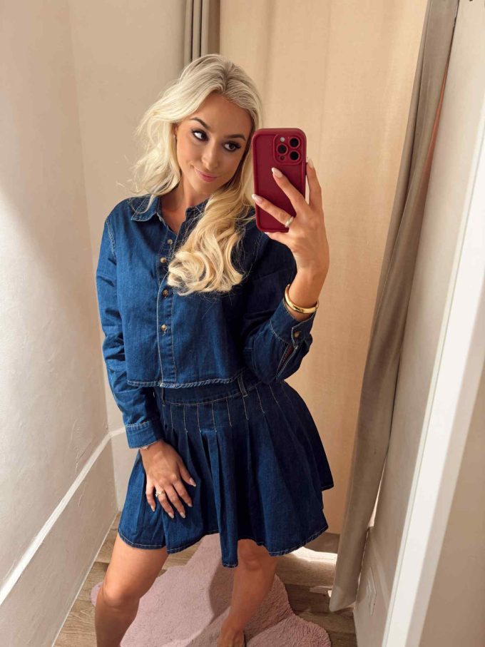 Jeans skirt.