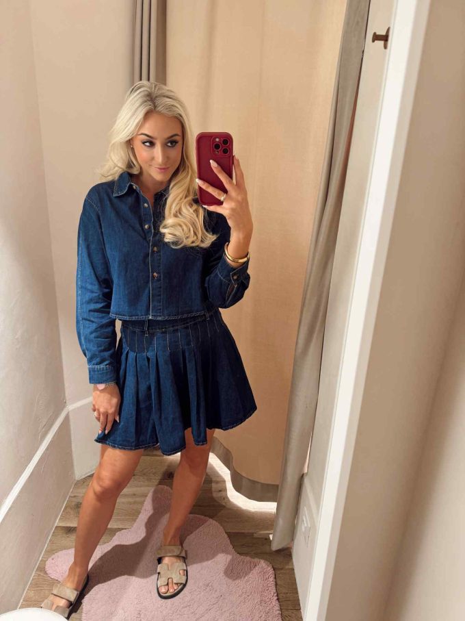 Jeans skirt.