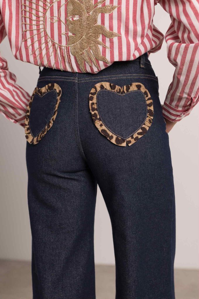 Pantalon jeans leopard hearts.