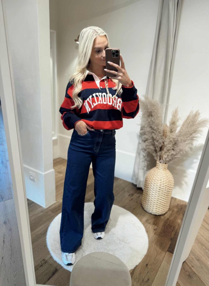 Wide leg dark jeans.