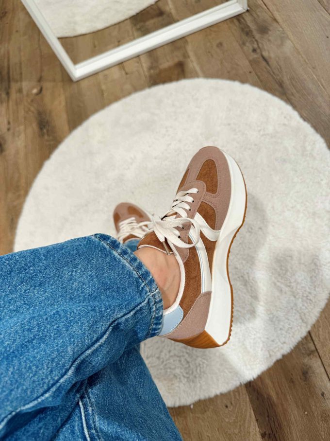 Camel sneaker with bleu accents.