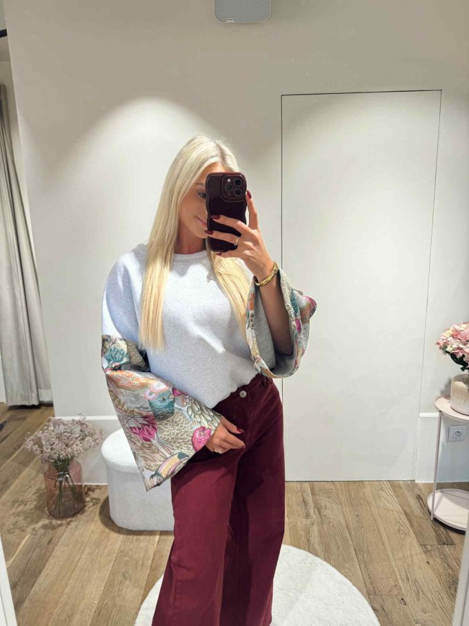 Sweater print mouwen.
