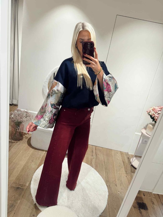 Sweater print mouwen.