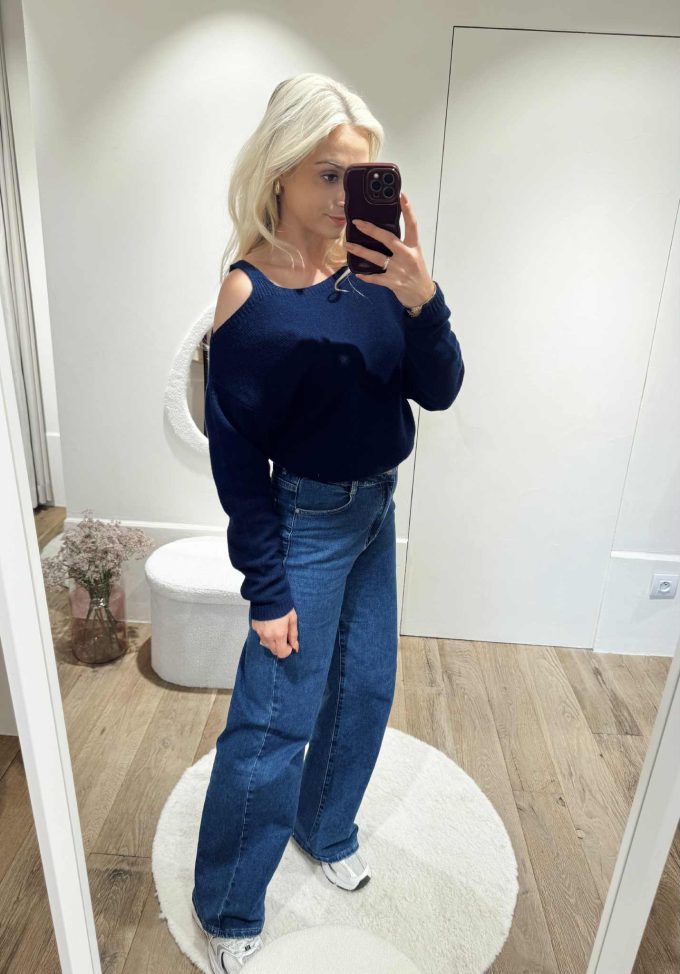 Off shoulder pull.