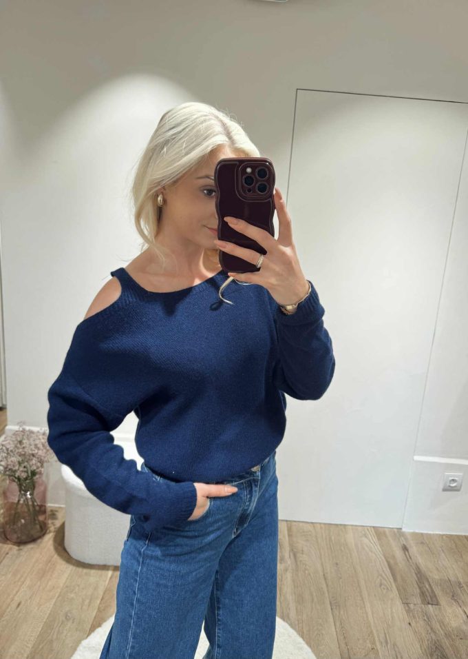 Off shoulder pull.