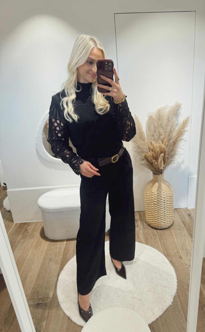 Pantalon velours + ceinture.