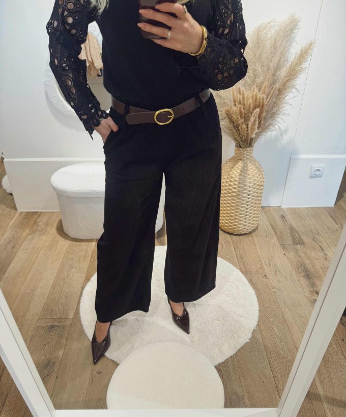 Pantalon velours + ceinture.