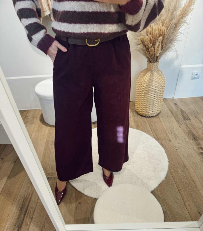 Pantalon velours + ceinture.