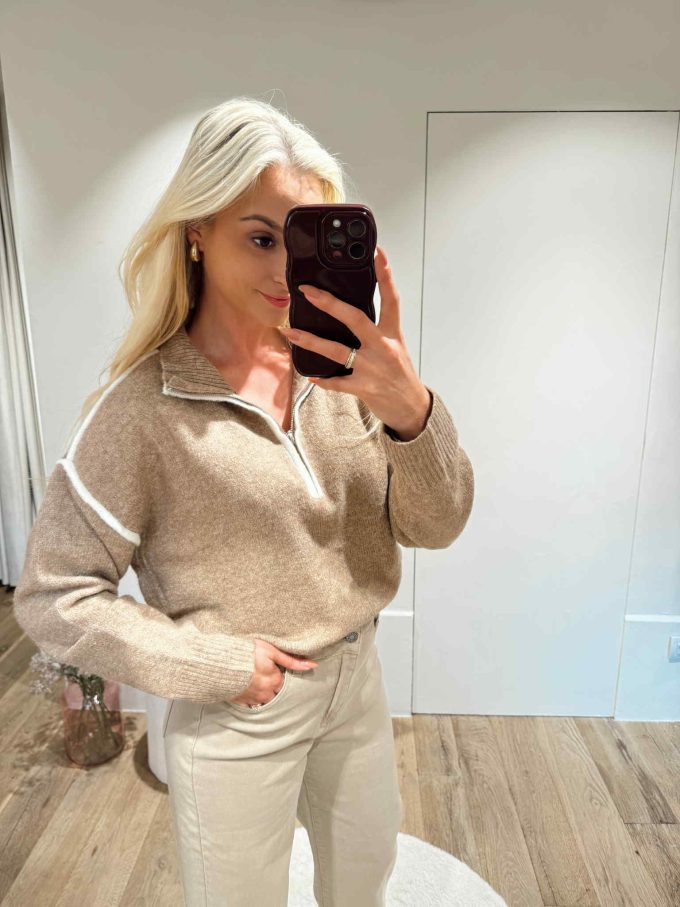 Sweater zip.